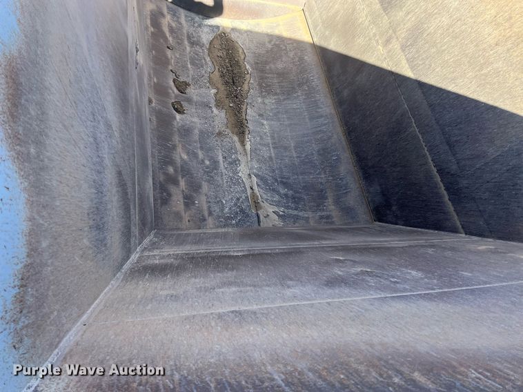 image for item OA9227 2004 Trail King TKBD22-402  bottom dump trailer