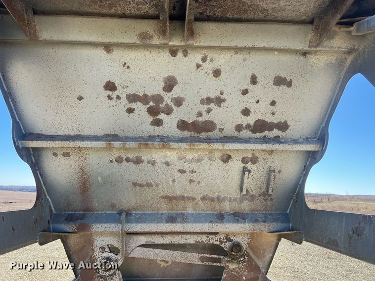 image for item OA9227 2004 Trail King TKBD22-402  bottom dump trailer