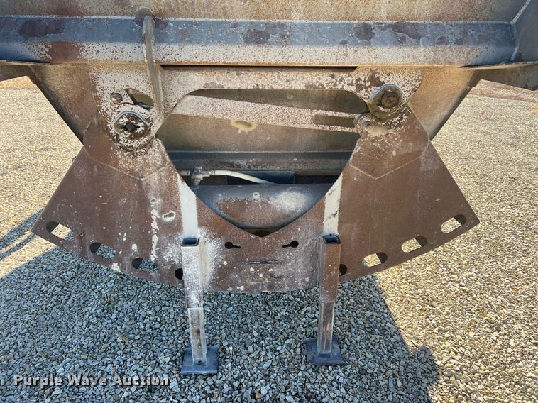 image for item OA9227 2004 Trail King TKBD22-402  bottom dump trailer