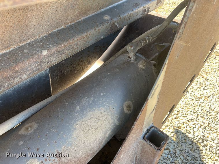 image for item OA9227 2004 Trail King TKBD22-402  bottom dump trailer