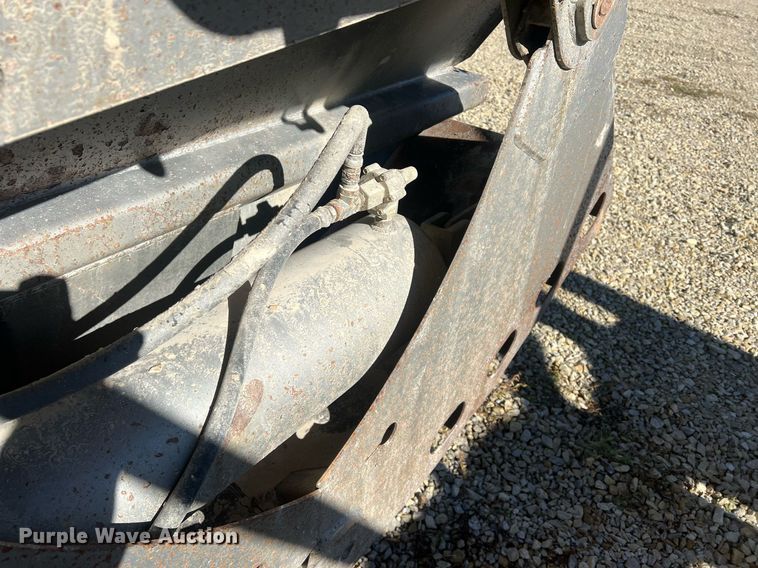 image for item OA9227 2004 Trail King TKBD22-402  bottom dump trailer