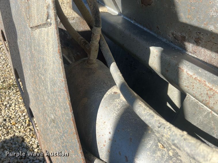 image for item OA9227 2004 Trail King TKBD22-402  bottom dump trailer