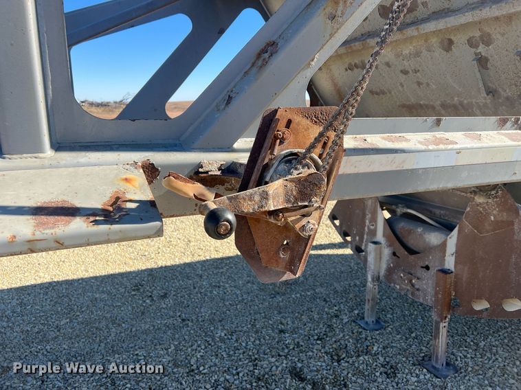 image for item OA9227 2004 Trail King TKBD22-402  bottom dump trailer