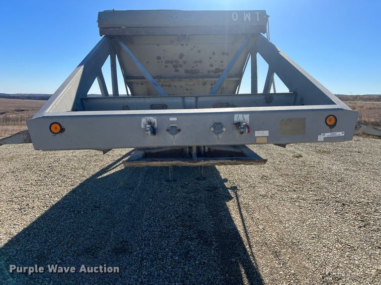 image for item OA9227 2004 Trail King TKBD22-402  bottom dump trailer