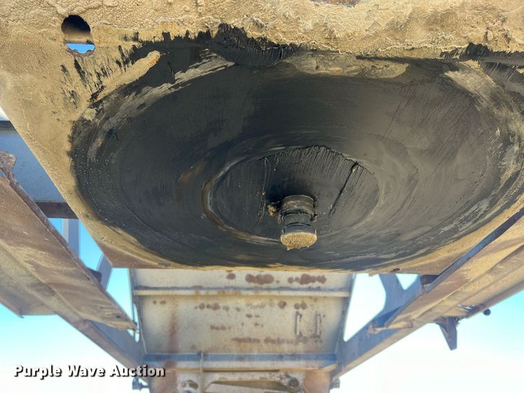 image for item OA9227 2004 Trail King TKBD22-402  bottom dump trailer