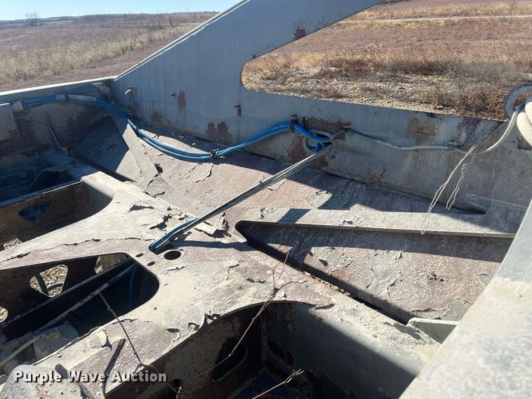 image for item OA9227 2004 Trail King TKBD22-402  bottom dump trailer