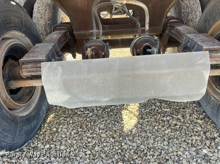 image for item OA9227 2004 Trail King TKBD22-402  bottom dump trailer