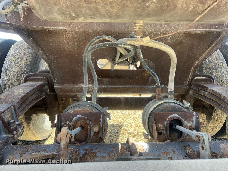 image for item OA9227 2004 Trail King TKBD22-402  bottom dump trailer