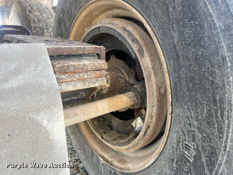 image for item OA9227 2004 Trail King TKBD22-402  bottom dump trailer