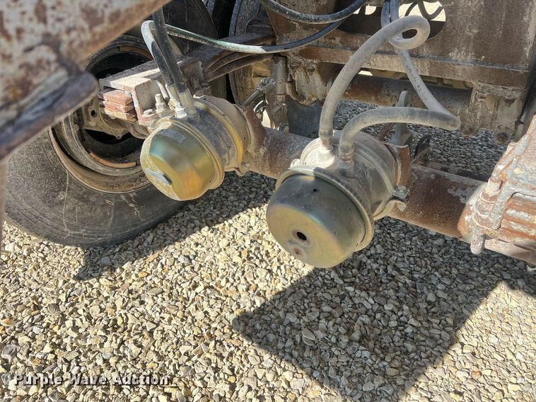 image for item OA9227 2004 Trail King TKBD22-402  bottom dump trailer