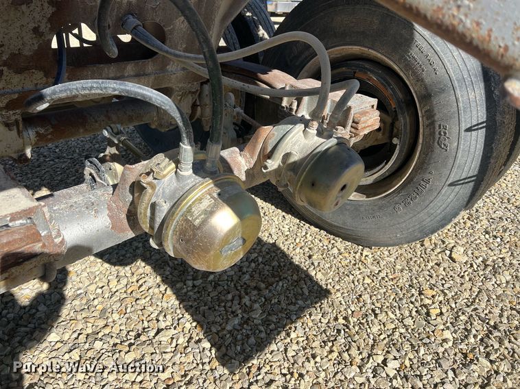 image for item OA9227 2004 Trail King TKBD22-402  bottom dump trailer