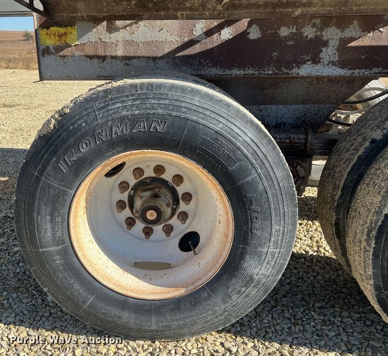 image for item OA9227 2004 Trail King TKBD22-402  bottom dump trailer