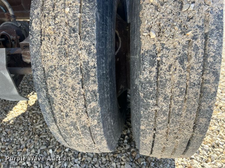 image for item OA9227 2004 Trail King TKBD22-402  bottom dump trailer