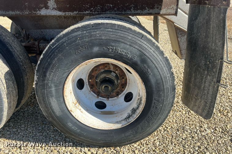 image for item OA9227 2004 Trail King TKBD22-402  bottom dump trailer