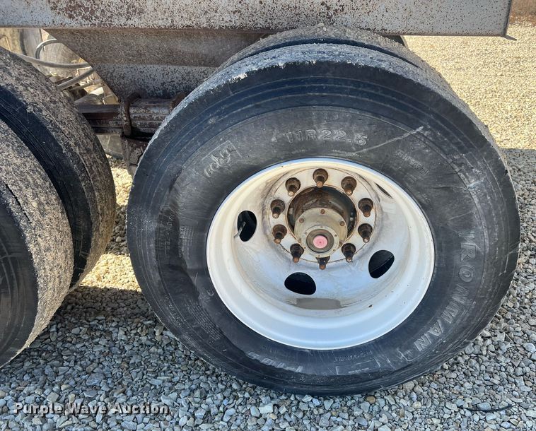 image for item OA9227 2004 Trail King TKBD22-402  bottom dump trailer