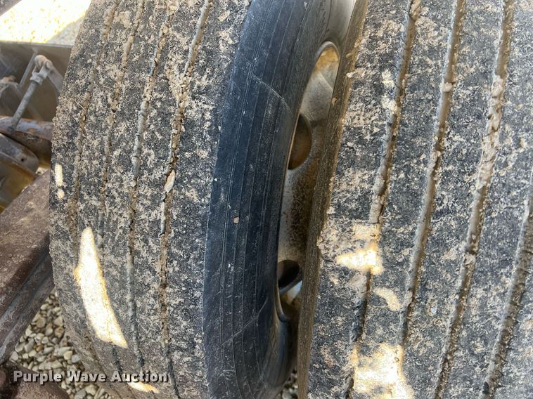 image for item OA9227 2004 Trail King TKBD22-402  bottom dump trailer