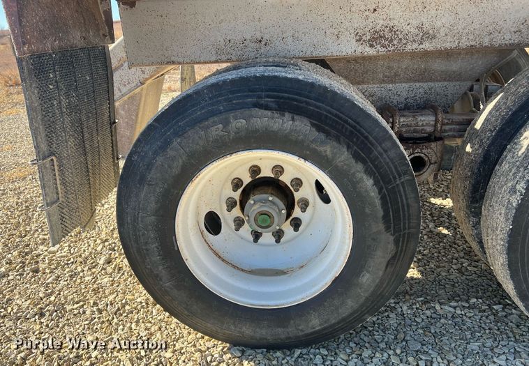 image for item OA9227 2004 Trail King TKBD22-402  bottom dump trailer