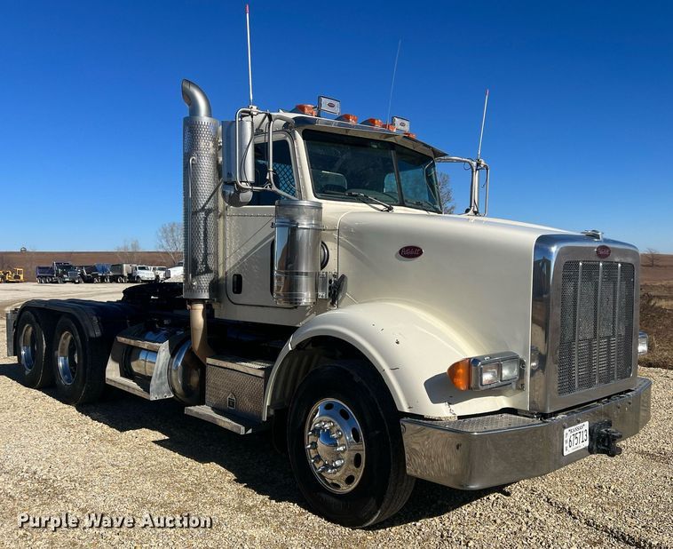 image for item OA9229 2008 Peterbilt 367  semi truck