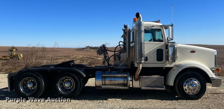image for item OA9229 2008 Peterbilt 367  semi truck