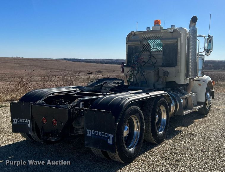 image for item OA9229 2008 Peterbilt 367  semi truck