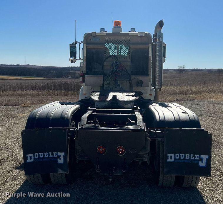 image for item OA9229 2008 Peterbilt 367  semi truck