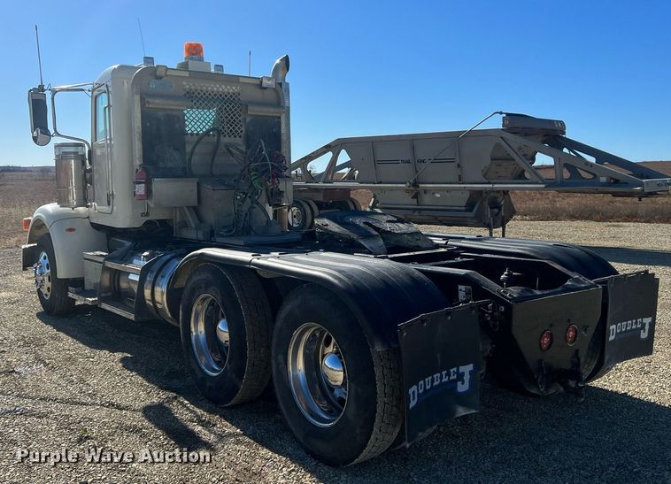 image for item OA9229 2008 Peterbilt 367  semi truck