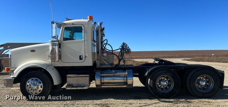 image for item OA9229 2008 Peterbilt 367  semi truck