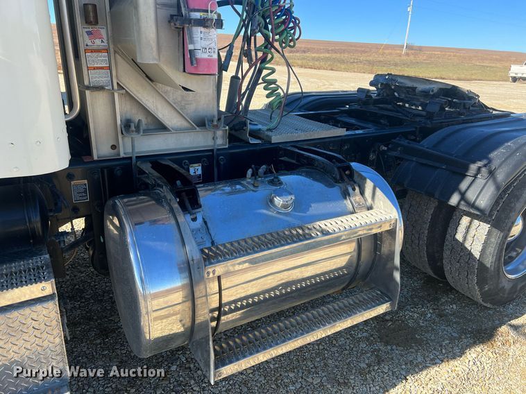 image for item OA9229 2008 Peterbilt 367  semi truck