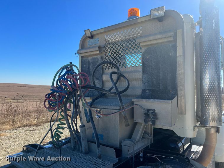 image for item OA9229 2008 Peterbilt 367  semi truck