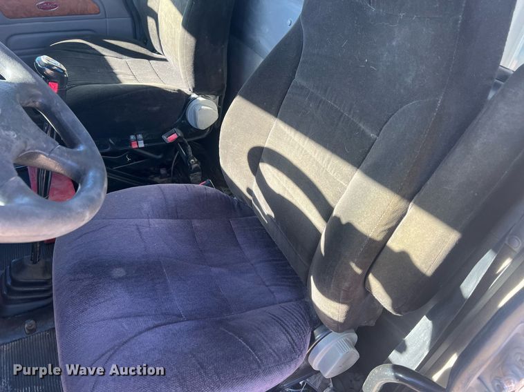 image for item OA9229 2008 Peterbilt 367  semi truck