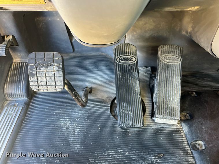 image for item OA9229 2008 Peterbilt 367  semi truck