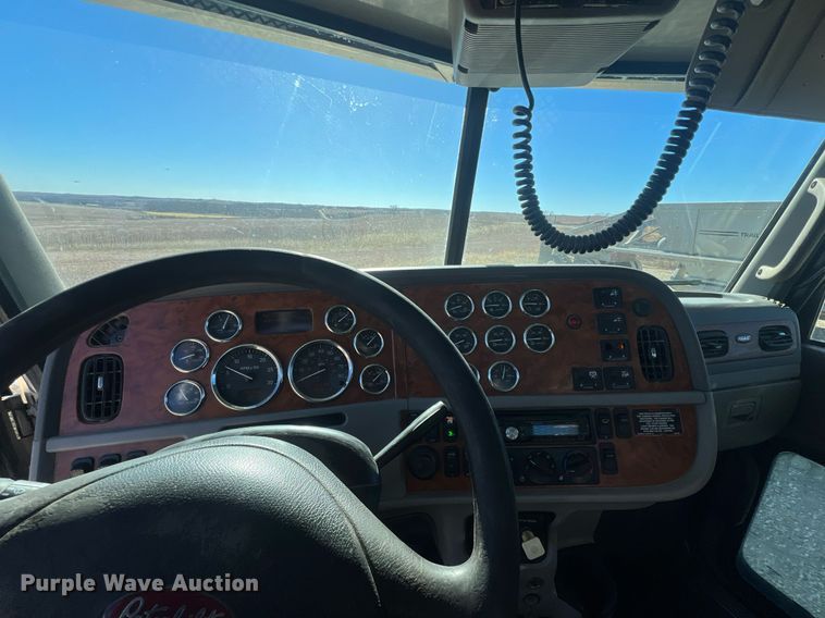 image for item OA9229 2008 Peterbilt 367  semi truck