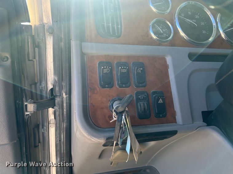 image for item OA9229 2008 Peterbilt 367  semi truck