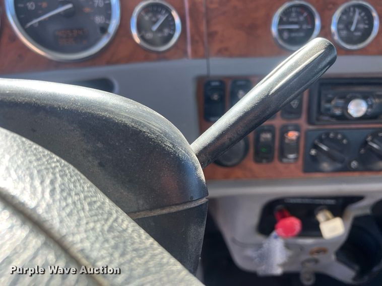 image for item OA9229 2008 Peterbilt 367  semi truck