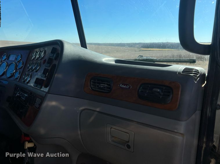 image for item OA9229 2008 Peterbilt 367  semi truck