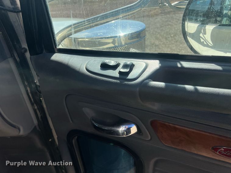 image for item OA9229 2008 Peterbilt 367  semi truck