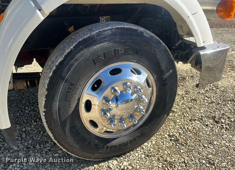 image for item OA9229 2008 Peterbilt 367  semi truck