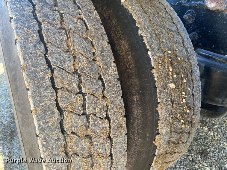 image for item OA9229 2008 Peterbilt 367  semi truck