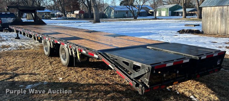 image for item OA9242 2020 Diamond C FMAX216  equipment trailer