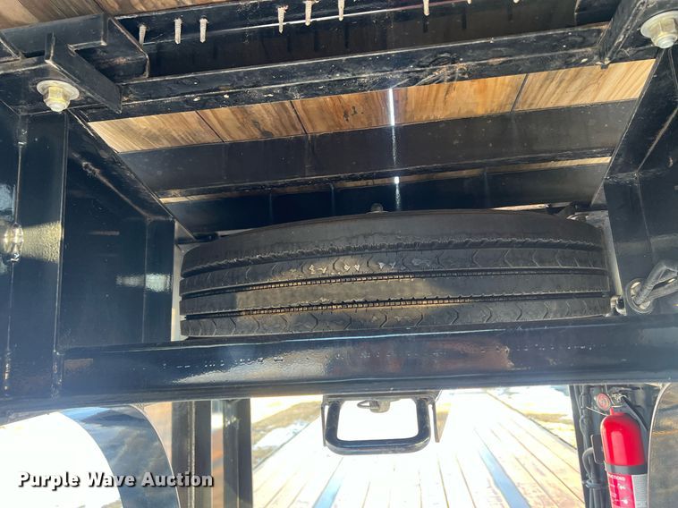 image for item OA9242 2020 Diamond C FMAX216  equipment trailer