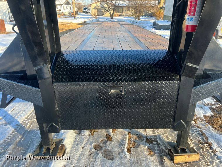 image for item OA9242 2020 Diamond C FMAX216  equipment trailer