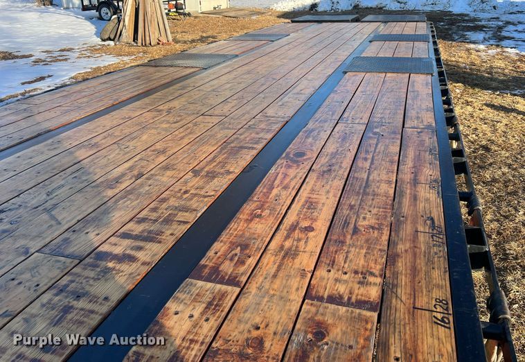 image for item OA9242 2020 Diamond C FMAX216  equipment trailer