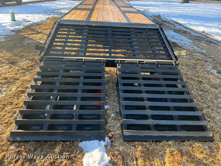 image for item OA9242 2020 Diamond C FMAX216  equipment trailer