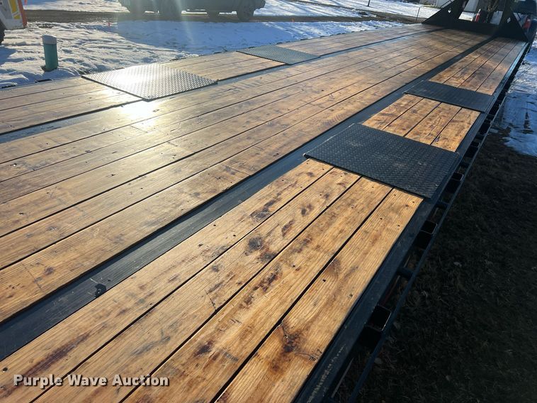 image for item OA9242 2020 Diamond C FMAX216  equipment trailer