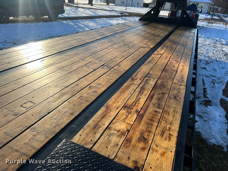 image for item OA9242 2020 Diamond C FMAX216  equipment trailer