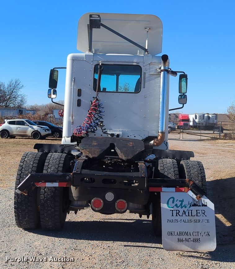 image for item OD9046 2007 Freightliner Columbia  semi truck