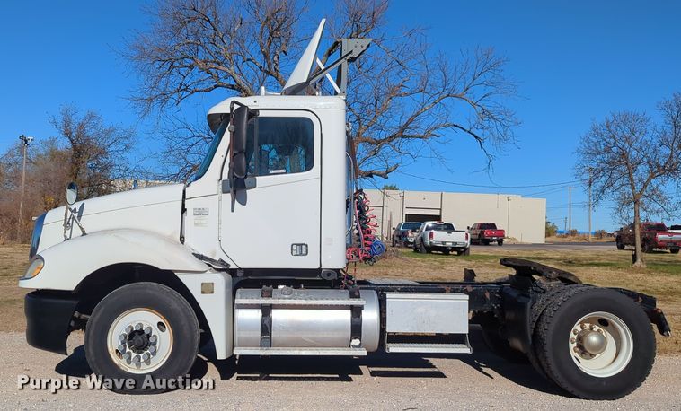 image for item OD9046 2007 Freightliner Columbia  semi truck