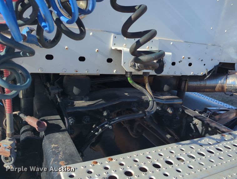 image for item OD9046 2007 Freightliner Columbia  semi truck