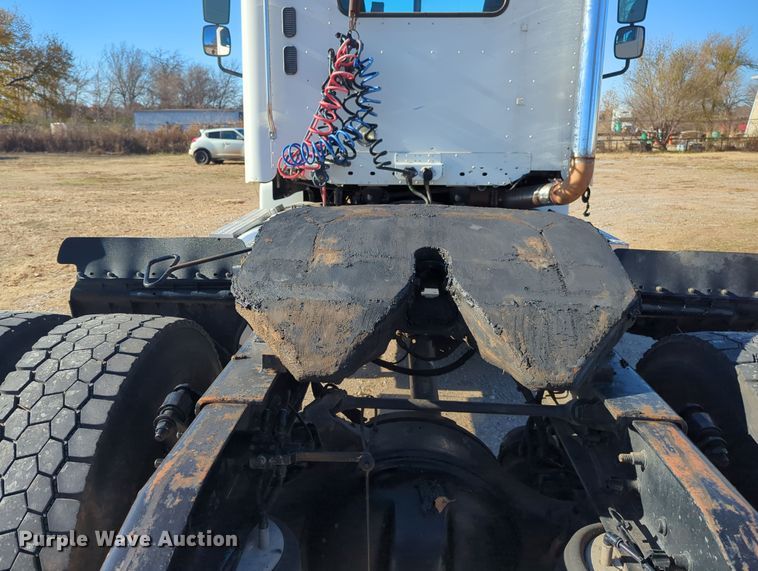 image for item OD9046 2007 Freightliner Columbia  semi truck