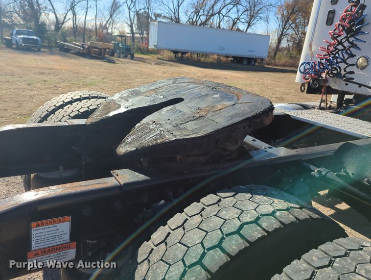 image for item OD9046 2007 Freightliner Columbia  semi truck